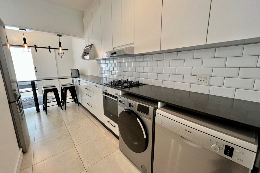 1 Bedroom Property for Sale in Sea Point Western Cape
